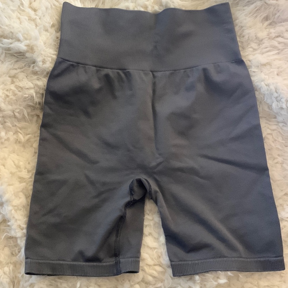 TALA HOSTA SEAMLESS SHORTS - Dark grey